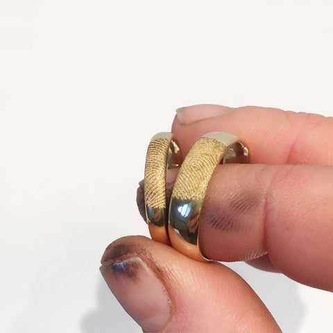 Vielsesringe med fingeraftryk