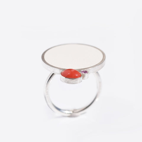 Ring med pink safir og koral 